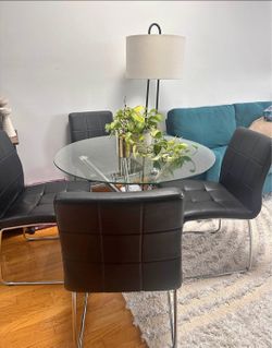 Almost new dining table with like new Dining chairs