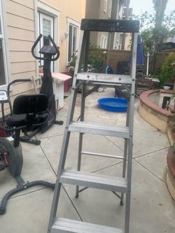6 FT ALUMINUM STEP Ladder