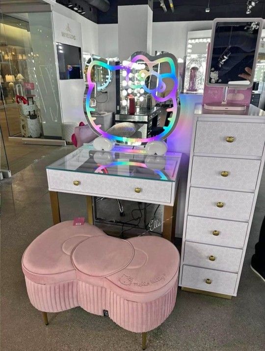 Hello Kitty Makeup Vanity's