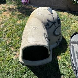 XL dog house