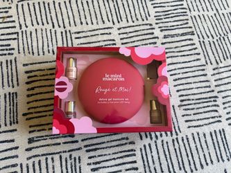 Le Mini Macaron Gel Manicure Set