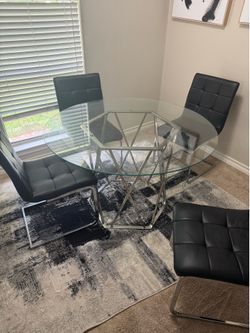 Modern glass table with 4 chair and accent rug