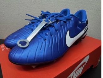 Soccer shoes tiempos