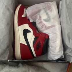 Jordan 1 Retro High OG Chicago Lost And Found Size 11M, 9.5M