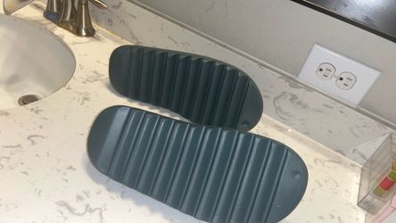 Adidas Yeezy slides