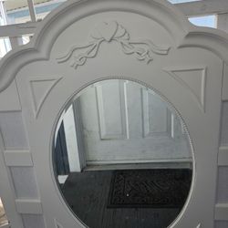 Beautiful Dresser Mirror $39