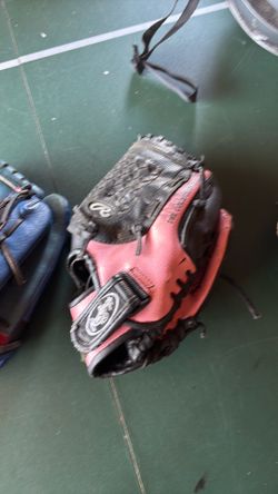 Baseball gloves