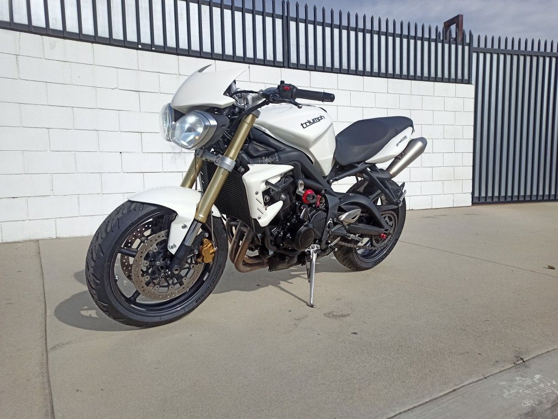 2012 Triumph Street triple 675