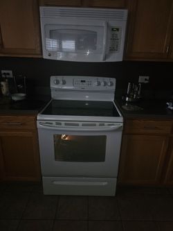 Appliances stove, microwave, fridge