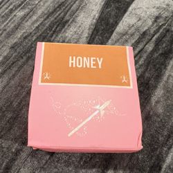 Honey Setting Powder By Jeffree Star