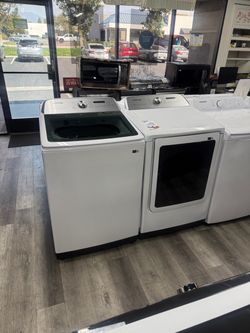 Samsung - 5.5 Cu Ft Extra Large Capacity Top Load Washer W/ Super Speed Wash & 7.4 Cu Ft Gas Dryer Set In white 🔥
