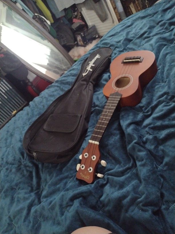 Small Guitar Mint Condition Don't Miss