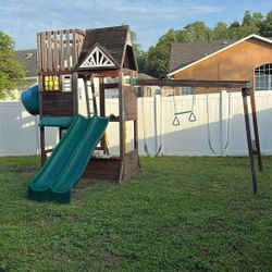 FREE - Kids Play set With Swings And Slides 