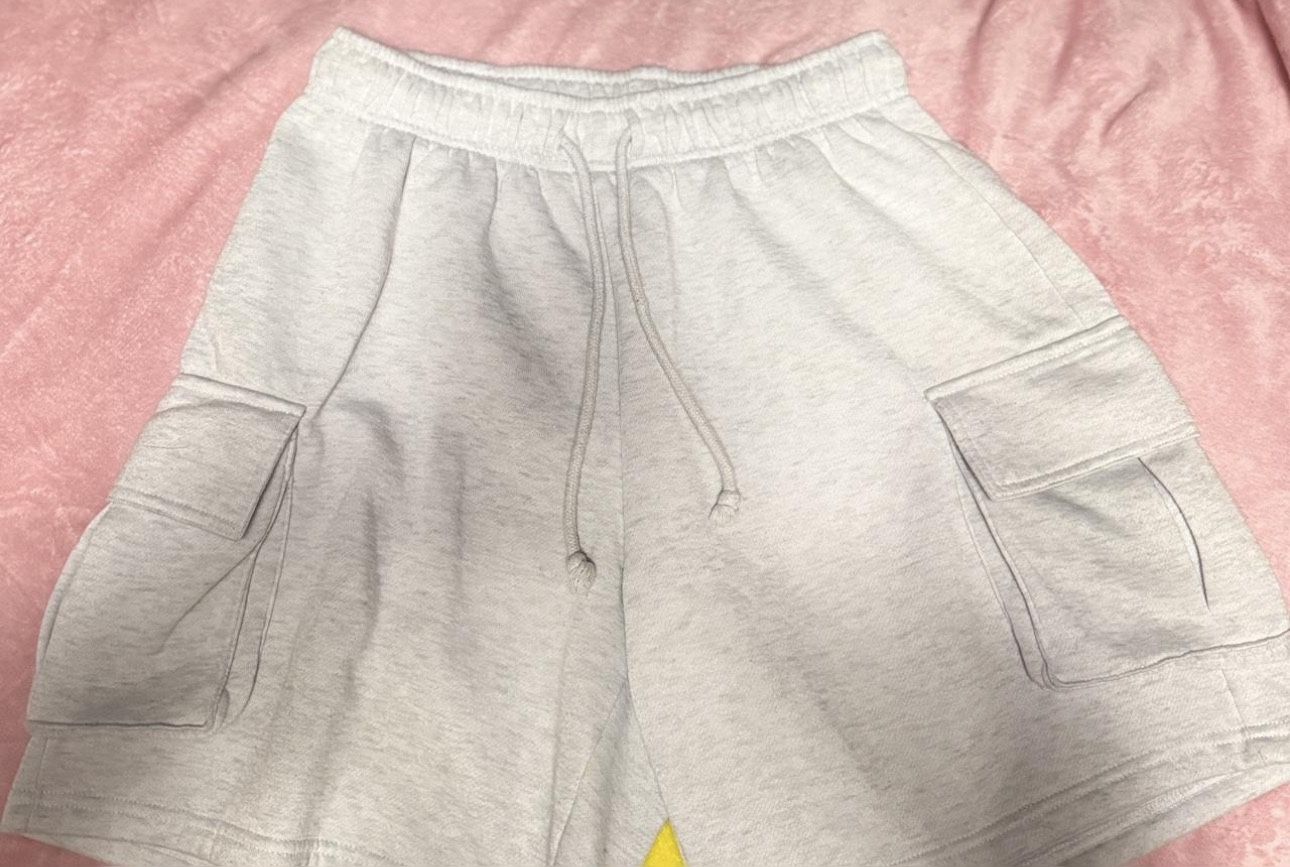 Grey and white cargo shorts #cargoshorts