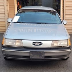 1990 Ford Taurus
