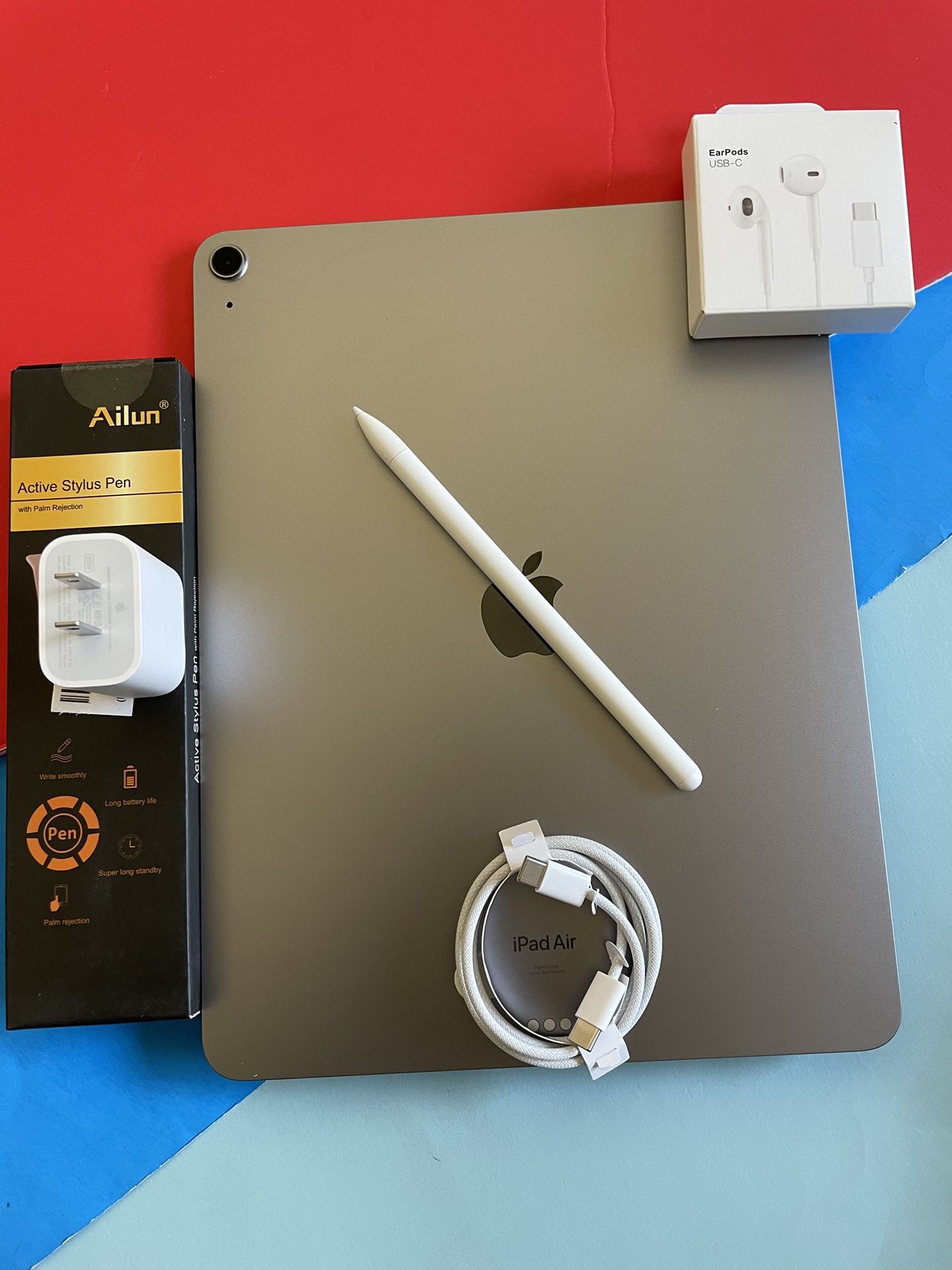 Apple IPad Air 13” (M2 chip / 2024  model) 128GB with Pen, keyboard & Accessories (warranty 10/2025) 