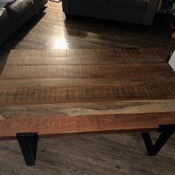 Large coffee table!!