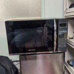 Emerson 1100 watt microwave