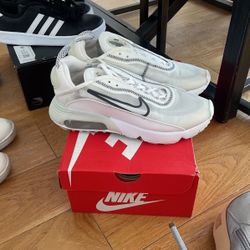 Women’s 8.5 Nike Sneakers Men’s 7
