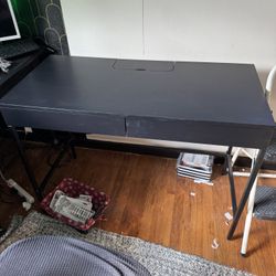 Black Desk