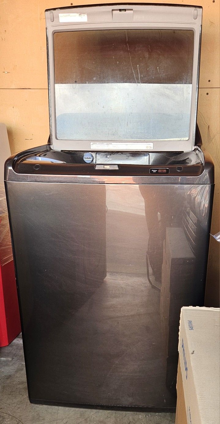 Samsung Washer Machine Like New.