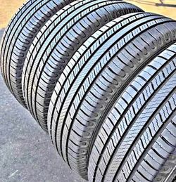 225 65 17 Michelin tires Con 80% de Vida Las 4 🎃🎃🎃