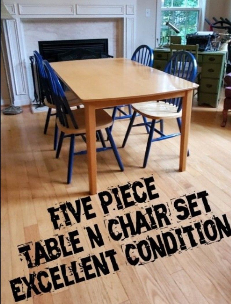 Kitchen Table And Chair Set EXCELLENT CONDITION