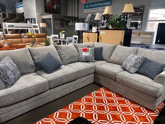 Stunning L-shaped couch! 🛋️ 🩶✨ Easy Financing!