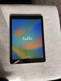 iPad 5th Gen 32GB – Great Condition, Works Perfectly!