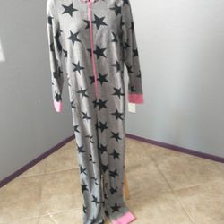 Medium grey with black stars and pink trim onesie pjs
100% polyester

