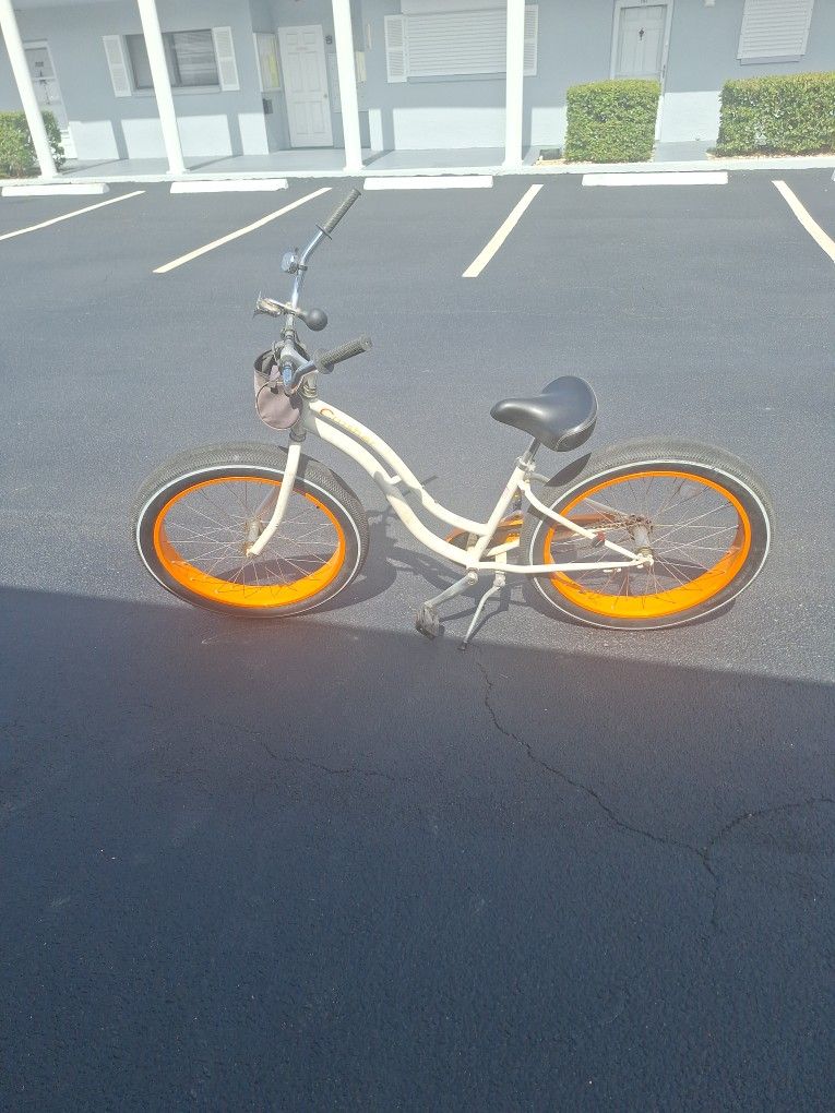 "Cruiser" Beach Bicycle