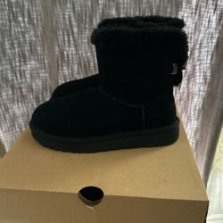 Women Size 5 Uggs Black Bailey Bow 