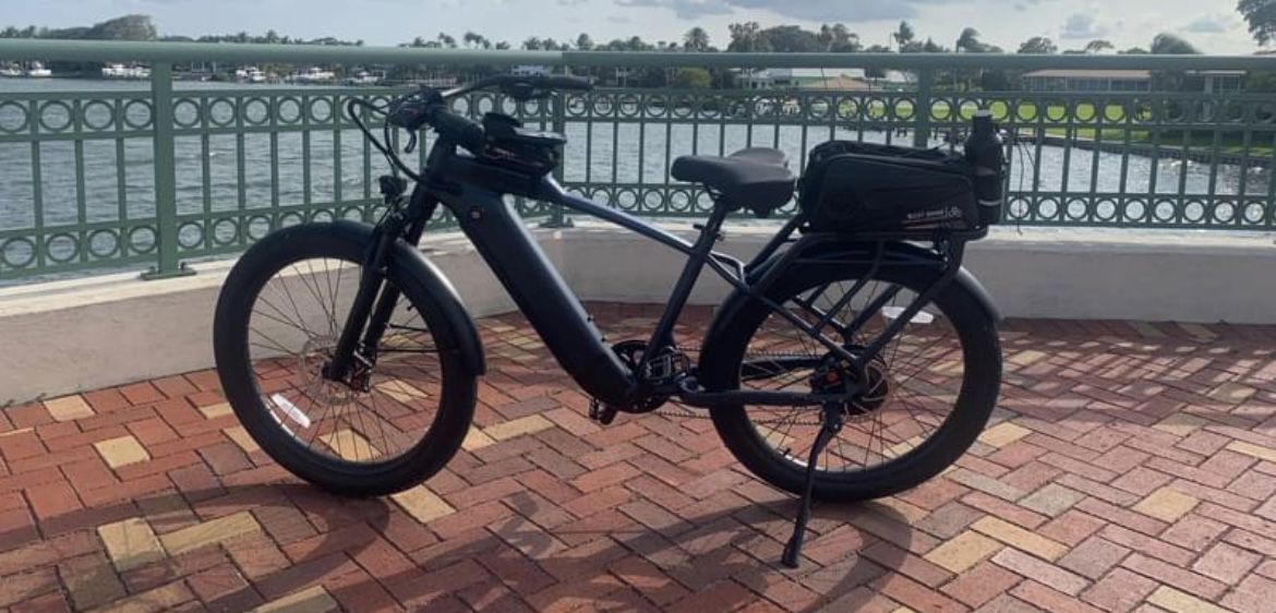 ride1up Electric Bike cafe cruiser 2023 Retails For $1500 New Very Low Hours