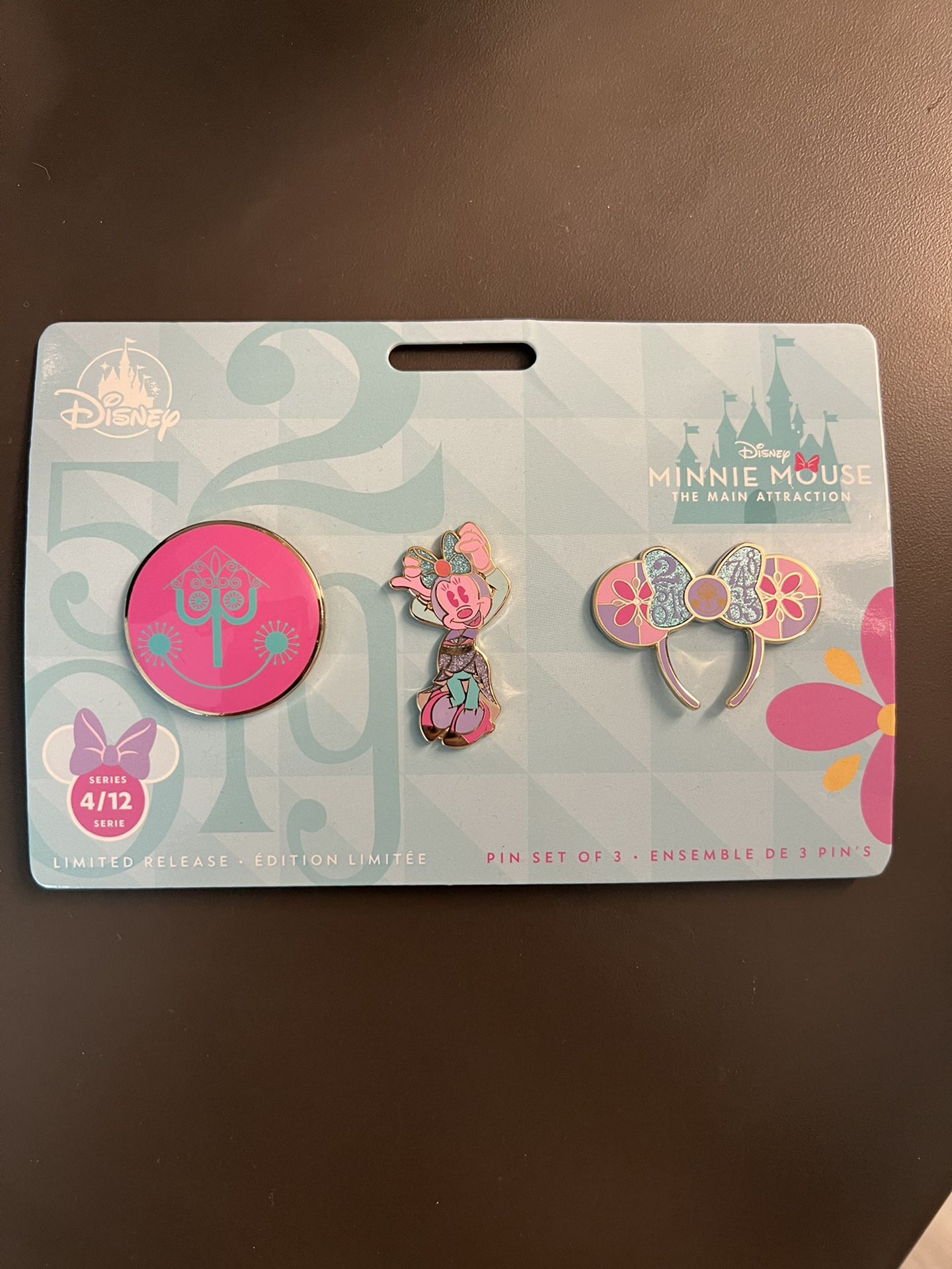 Disney Minnie Mouse: The Main Attraction It's a Small World Pin Set 