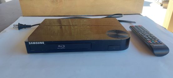 Samsung BD-F5700 Blu-Ray/DVD Disc Player Built-In WiFi HDMI, with remote
