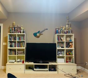Entertainment center