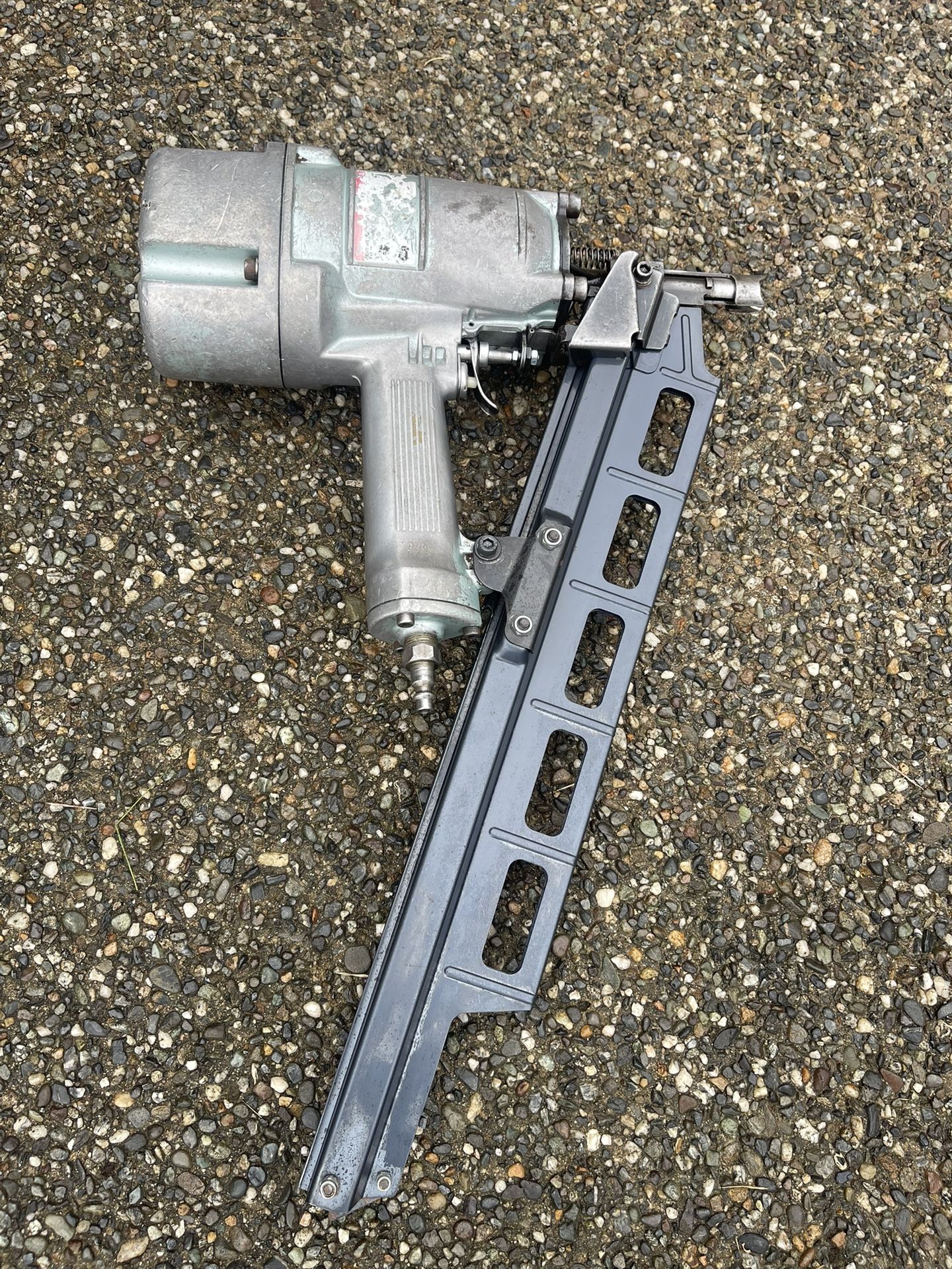 Hitachi NR83A 3-1/4" Plastic Collated Framing Nailer
