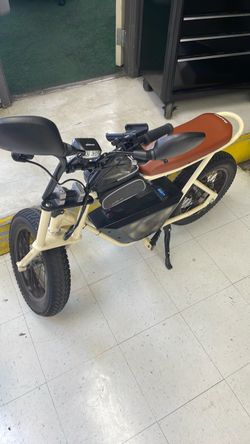 Electric Moped Scooter with Cafe Racer Style