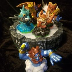Skylanders Power OF Portal And 5 Figures For XBOX 360