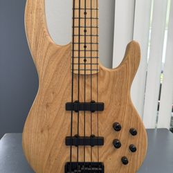 5 Strings Carvin Active Bass
