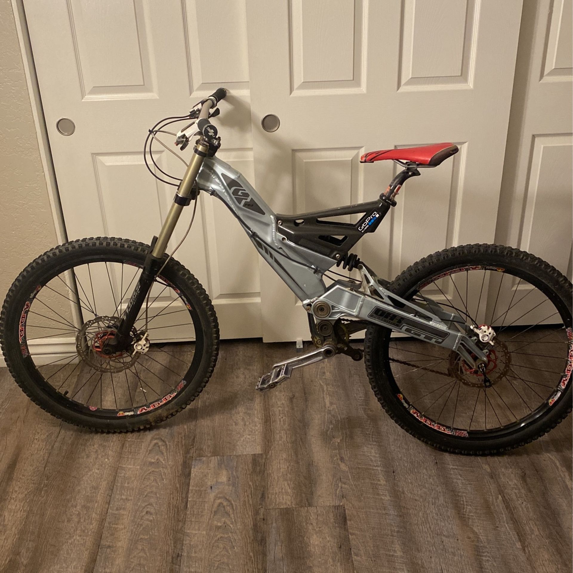 GT DHI Pro Downhill Mountain Bike