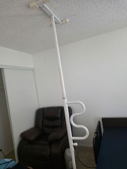 Standing grab bar