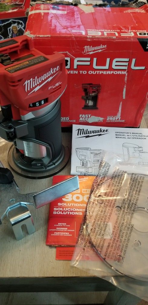 Milwaukee m18 compact router (tool only)
