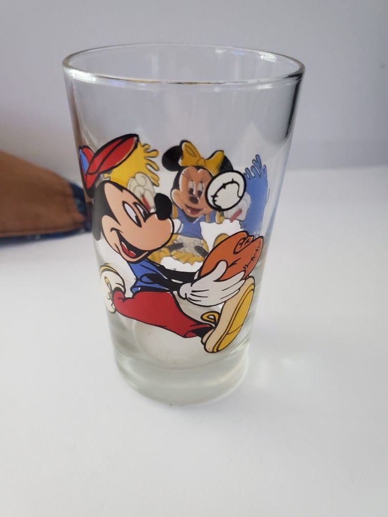 Mickey Mouse And Minnie Glass Juice/ Kid Size