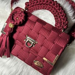 Impactante Bolsa De Mano, Color Rojo Vino 