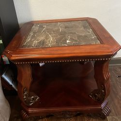 2 Side Tables And A Coffee Table 