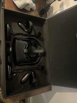 Oculus Rift Virtual Reality System (contact info removed)5-01 with Sensors (3) and Controllers