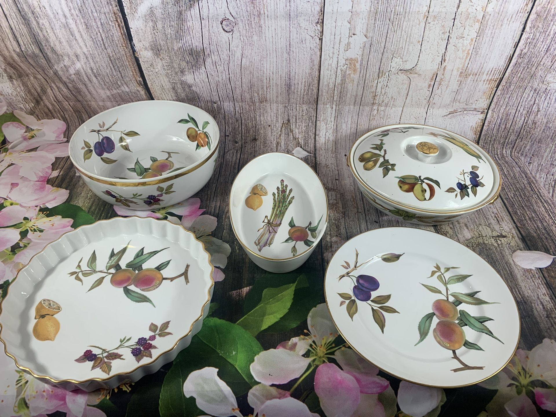 Royal worcester evesham 5 piece set