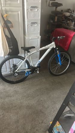 Giant Mountain Bike White and Blue