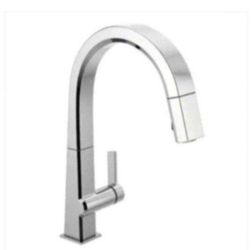 Delta Pivotal Single-Handle Pull-Down Sprayer Kitchen Faucet with MagnaTite Docking in Chrome